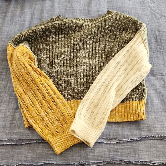 Freshman Multicolor Ribbed Sweater - Picture 5 of 6